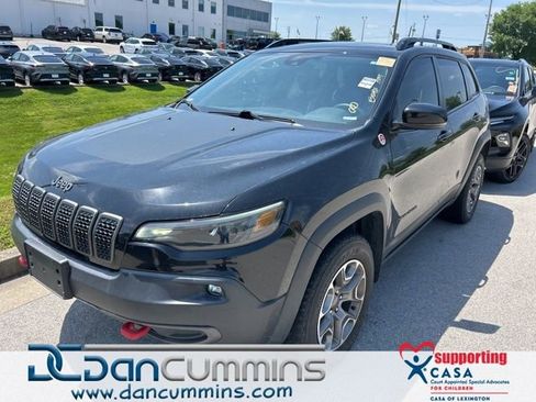 Used 2022 Jeep Cherokee Trailhawk w/ Comfort/Convenience Group AWD/4WD image 1