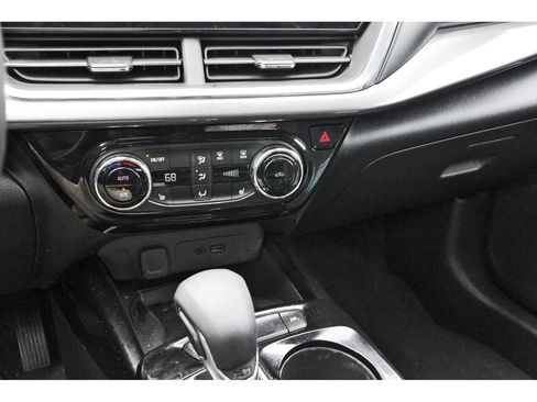 Used 2024 Chevrolet Trax ACTIV w/ Sunroof Package FWD image 30