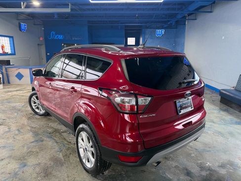 Used 2018 Ford Escape SE w/ SE SYNC Package image 3