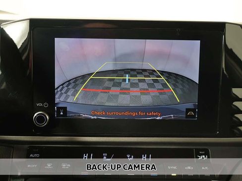 Used 2025 Toyota Camry LE image 5