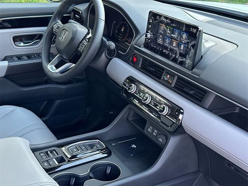New 2025 Honda Pilot EX-L image 9