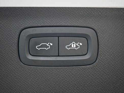 Used 2023 Volvo XC90 T8 Plus w/ Protection Package Premier image 17