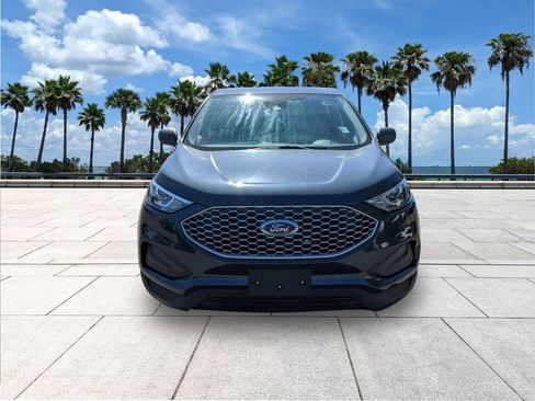 Certified 2024 Ford Edge SE image 3