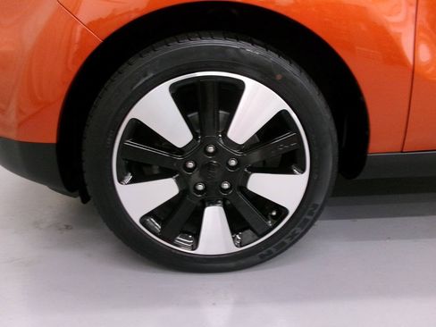 Used 2018 Kia Soul + FWD image 3