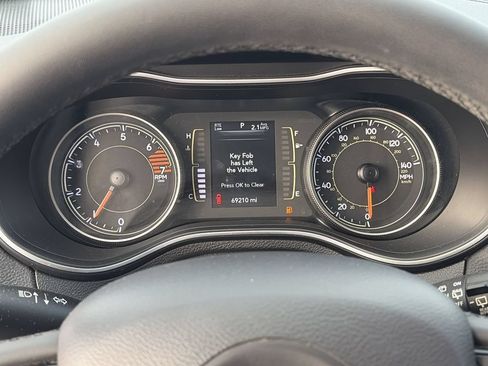 Used 2020 Jeep Cherokee Latitude Plus FWD image 18