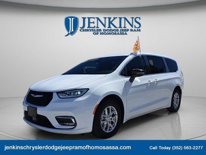 Used 2024 Chrysler Pacifica Touring-L