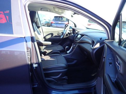 Used 2018 Chevrolet Trax LT w/ Driver Confidence Package image 9