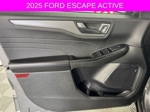 Used 2025 Ford Escape Active AWD/4WD image 11