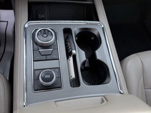 Used 2021 Ford Expedition XLT image 13