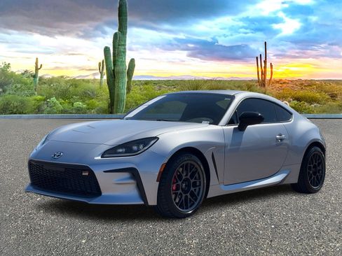 Used 2025 Toyota GR86 Premium w/ Performance Package image 2