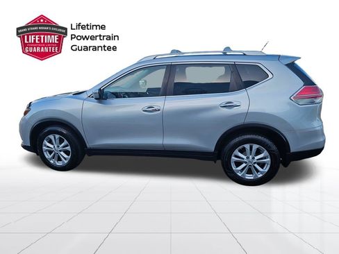 Used 2016 Nissan Rogue SV image 3