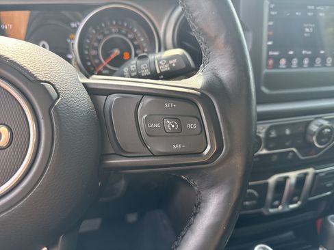 Used 2020 Jeep Wrangler Sport AWD/4WD image 23