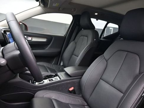 Used 2023 Volvo XC40 B5 Plus w/ Driver Assist Package image 9