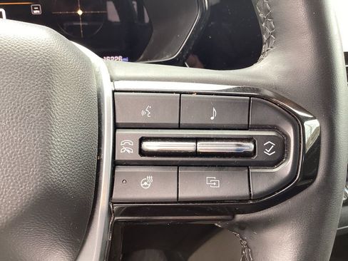 Used 2024 Chevrolet Colorado ZR2 w/ ZR2 Convenience Package III image 39