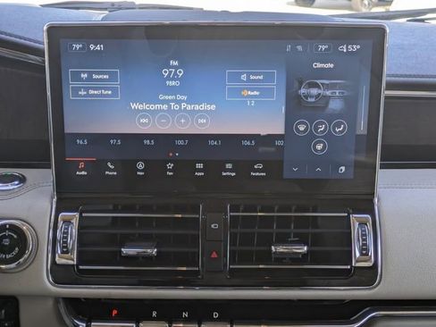 Used 2022 Lincoln Navigator Reserve image 21