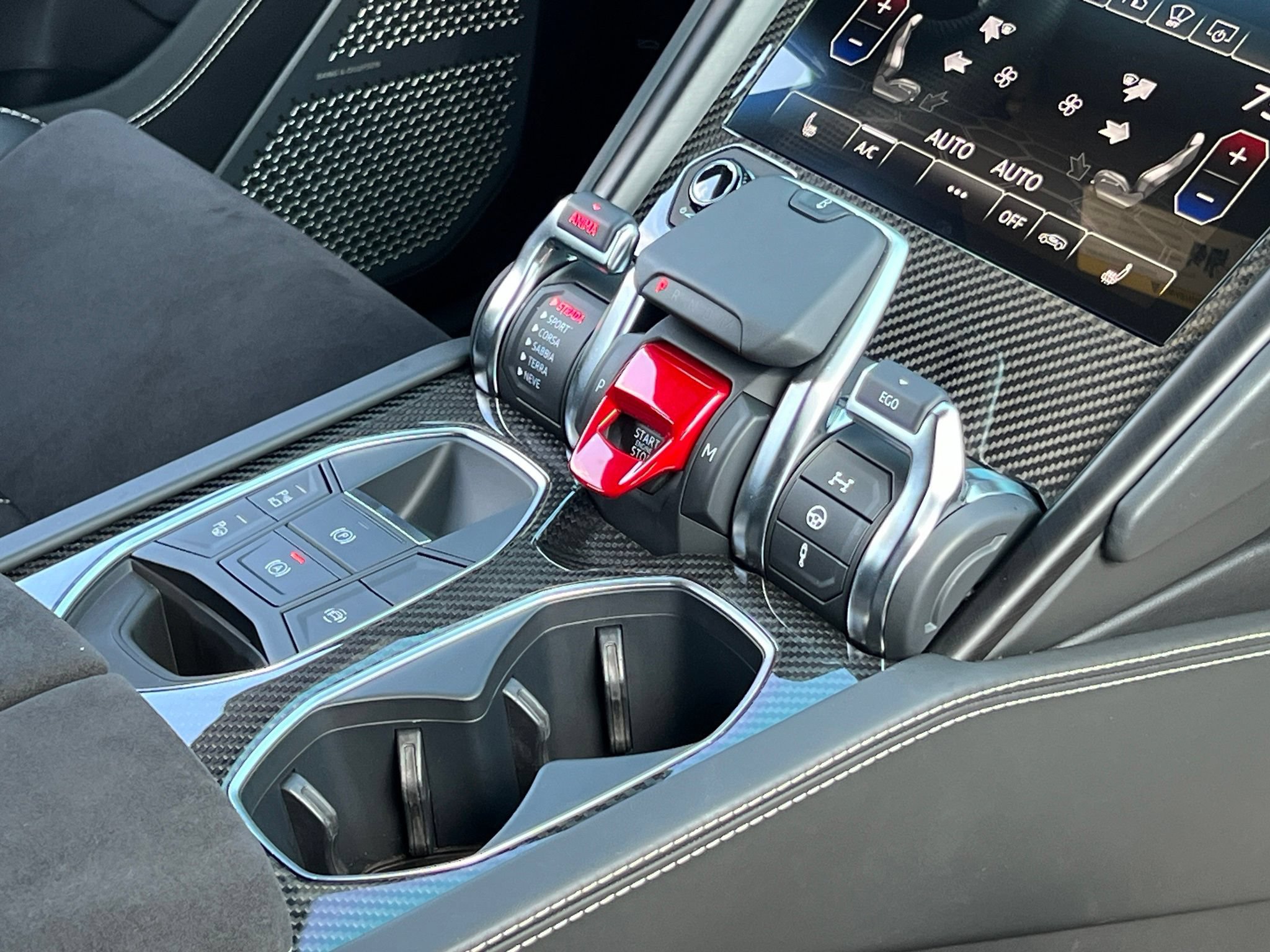 Used 2022 Lamborghini Urus AWD/4WD image 42