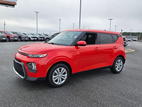 Used 2022 Kia Soul LX image 3