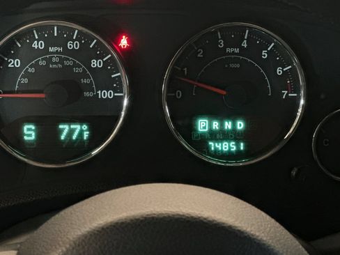 Used 2013 Jeep Wrangler Unlimited Sahara w/ Connectivity Group AWD/4WD image 26