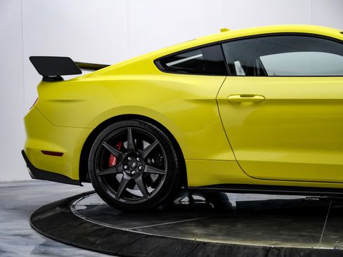 Used 2021 Ford Mustang Shelby GT500 w/ Carbon Fiber Track Pack image 19