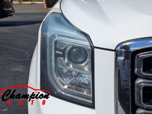 Used 2018 GMC Yukon XL SLT image 11