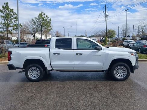 Used 2024 Chevrolet Colorado W/T image 3