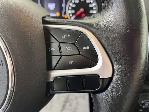 Used 2018 Jeep Renegade Latitude w/ Safety & Security Group image 22