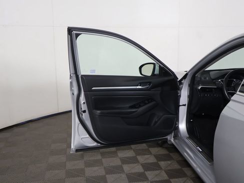 Used 2024 Nissan Altima 2.5 SL AWD/4WD image 21