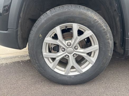 Used 2023 Jeep Grand Cherokee Limited AWD/4WD image 12