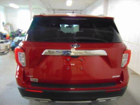 Used 2023 Ford Explorer XLT w/ Equipment Group 202A AWD/4WD image 5