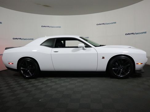 Used 2019 Dodge Challenger R/T Scat Pack RWD image 4