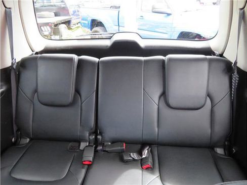 Used 2024 Nissan Armada SL w/ Captain's Chairs Package image 6