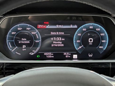 Used 2022 Audi e-tron Premium Plus w/ Premium Plus Package image 36