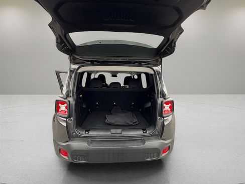 Used 2021 Jeep Renegade Latitude image 24