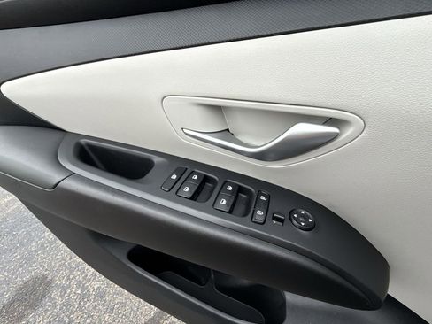 Used 2023 Hyundai Tucson SE image 30