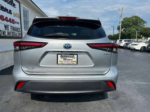Used 2023 Toyota Highlander LE FWD image 5