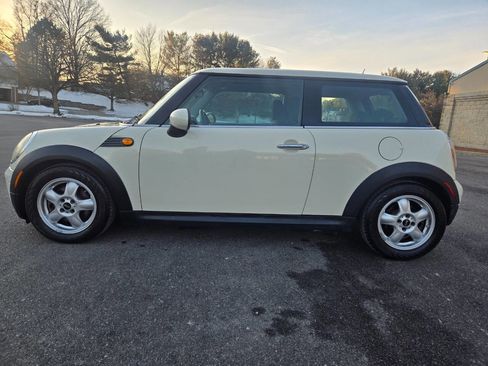Used 2010 MINI Cooper Hardtop image 4
