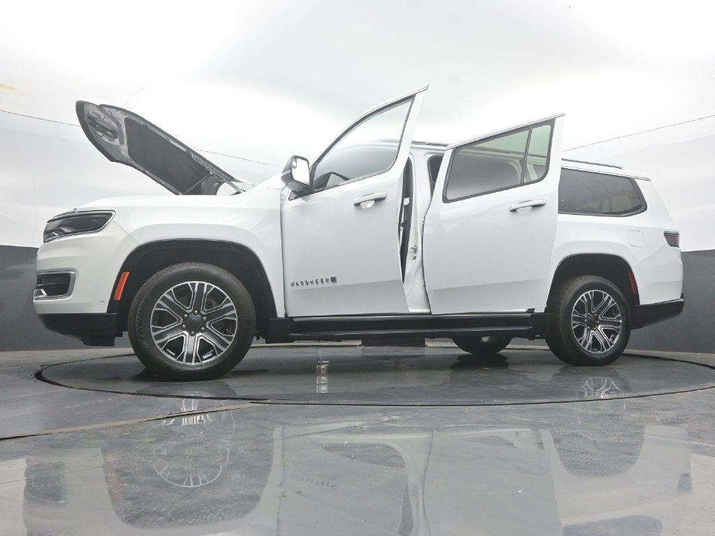 Used 2024 Jeep Wagoneer L Series II AWD/4WD image 64