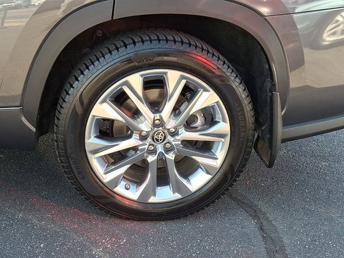 Used 2023 Toyota Highlander Limited image 8