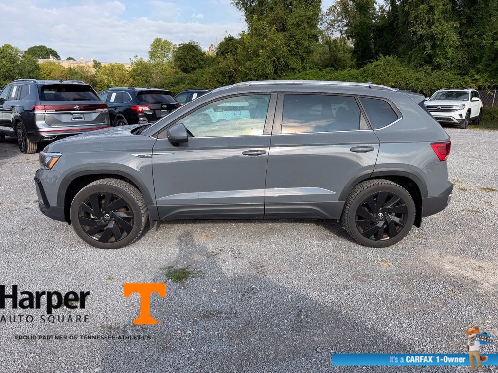 Used 2024 Volkswagen Taos SE AWD/4WD image 2