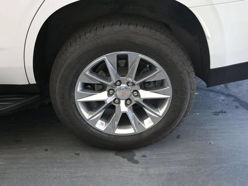 Used 2025 Chevrolet Tahoe Premier AWD/4WD image 13
