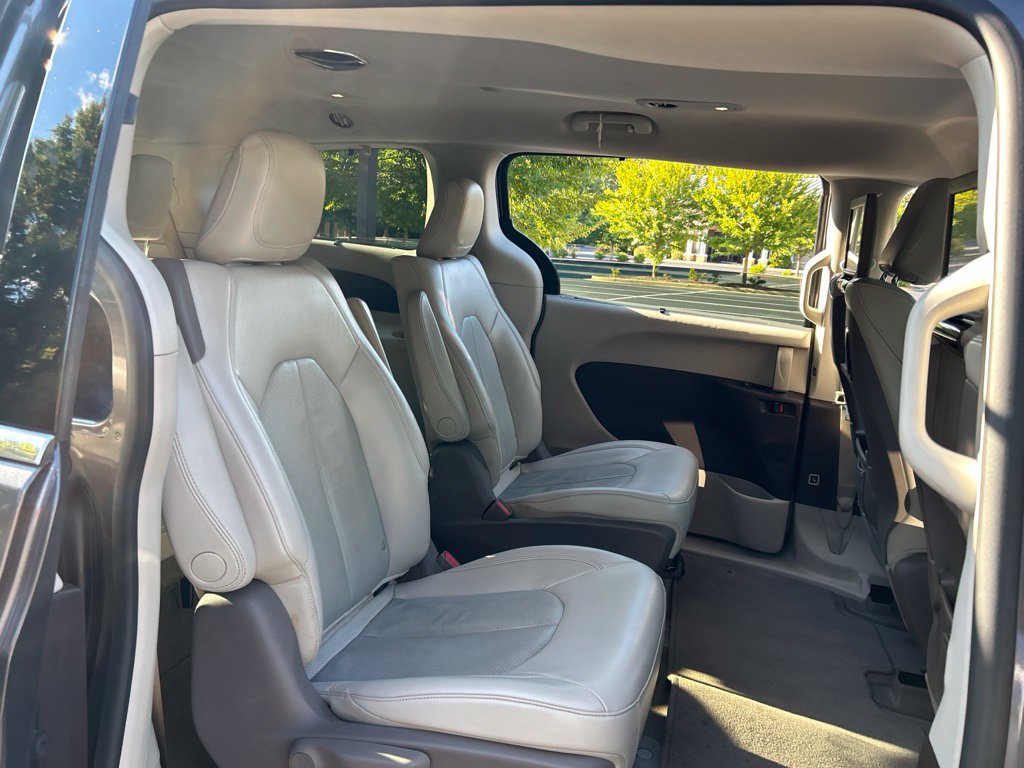 Used 2021 Chrysler Pacifica Touring-L w/ Uconnect Theater Family Group FWD image 52