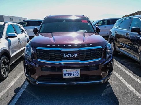 Certified 2022 Kia Telluride EX w/ EX Premium Package AWD/4WD image 5