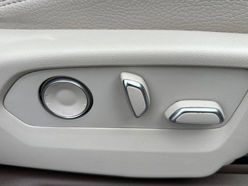 Used 2021 GMC Yukon Denali w/ Denali Premium Package image 23