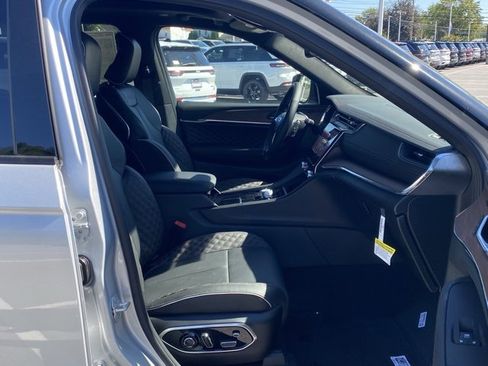 New 2025 Jeep Grand Cherokee Summit image 30