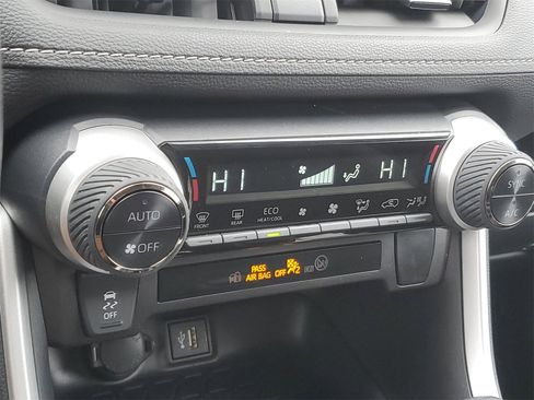 Certified 2025 Toyota RAV4 LE image 29