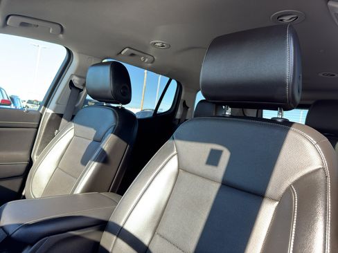 Certified 2023 GMC Acadia SLT w/ Preferred Package image 28