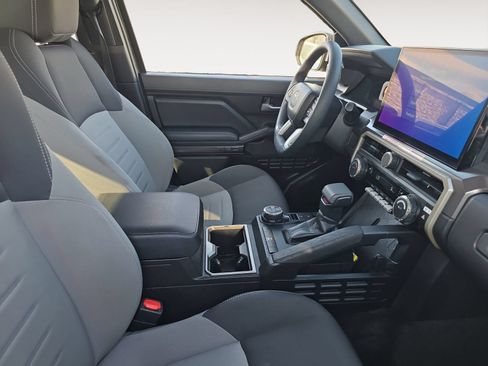 Certified 2025 Toyota Tacoma TRD Off-Road AWD/4WD image 15