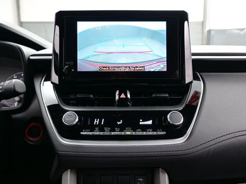 Used 2024 Toyota Corolla Cross SE image 17