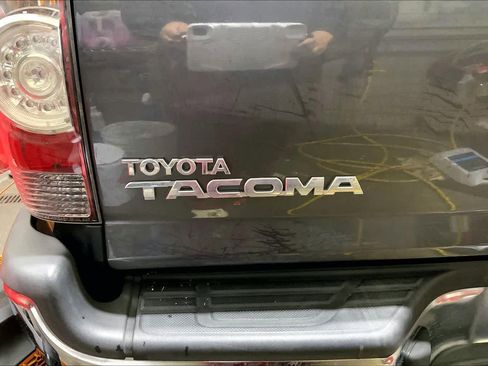 Used 2013 Toyota Tacoma 4x4 Access Cab w/ SR5 Pkg image 10