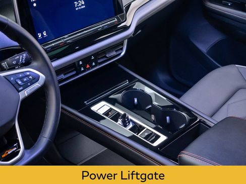 Used 2024 Volkswagen Atlas Peak Edition SE AWD/4WD image 12